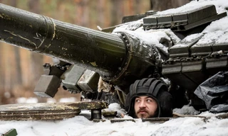 TIN NHANH 12H: 6 kịch bản xung đột Nga-Ukraine sắp tới; 5 người kẹt trên mái nhà bị cháy