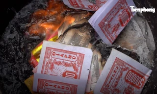 'Nhiều người đốt vàng mã do hiểu sai phong tục cúng lễ của nước ta'