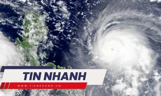 TIN NHANH: Bão mới Yinxing mạnh lên từng giờ, hướng đi 'lạ thường' hướng về Biển Đông