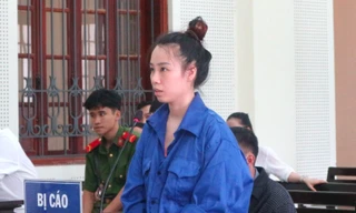 Cô gái khiến 6 người mất 4,3 tỉ đồng bật khóc tại toà