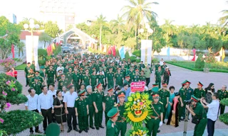 'Họ đã cười khi được đi và khóc nơi mình đến'