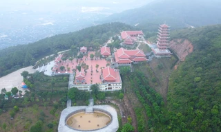 Hùng vĩ ngôi chùa trên đỉnh núi thiêng ở Nghệ An