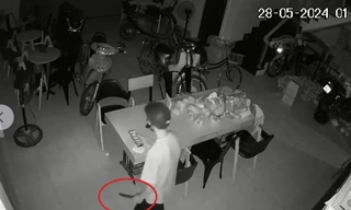 Tên trộm cầm dao đột nhập nhà dân sục sạo gần 1 giờ đồng hồ