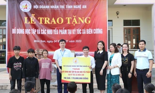 Hội Doanh nhân trẻ Nghệ An trao đồ dùng học tập, nhu yếu phẩm cho học sinh dân tộc thiểu số Đan Lai