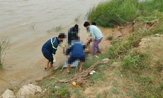 Nam thanh niên để lại xe máy trên cầu Bến Thuỷ 2 rồi nhảy sông tự vẫn