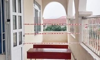 Vụ lan can rơi làm 3 nữ sinh nhập viện: Đặt trách nhiệm cao nhất với học sinh gặp nạn