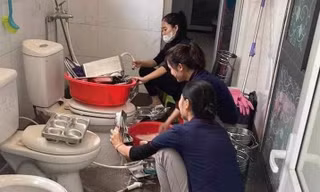 Thực hư chuyện trường mầm non ở Nghệ An rửa khay ăn của trẻ bên bồn cầu