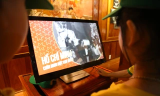 Xem những hình ảnh, tư liệu quý về Bác Hồ qua công nghệ 4.0