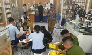 Thu giữ gần 3.000 phụ kiện điện thoại không rõ nguồn gốc, xuất xứ