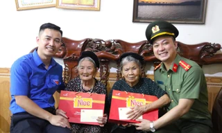 Hành trình về quê hương cách mạng