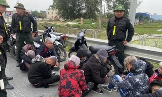 Nhóm thanh thiếu niên đi xe máy ‘náo loạn’ trên cao tốc Nghi Sơn – Diễn Châu