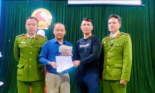 Trả lại gần 300 triệu đồng cho người chuyển nhầm