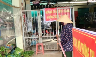 Tiểu thương Nghệ An 'vừa mừng vừa lo' khi chợ được hoạt động trở lại