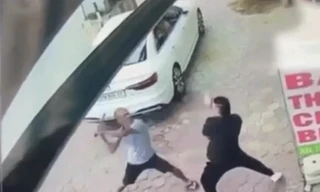 Xôn xao clip nam thanh niên cầm kiếm dài 1m chém người trên phố