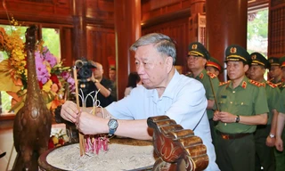 Đại tướng Tô Lâm dâng hoa, dâng hương tưởng niệm Chủ tịch Hồ Chí Minh