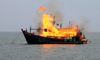 Tàu cá bất ngờ phát nổ khiến một ngư dân mất tích, 2 người trọng thương