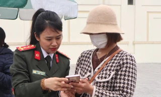 Tuổi trẻ Công an Nghệ An tăng cường hỗ trợ người dân làm hộ chiếu online