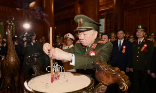 Đại tướng Tô Lâm dâng hoa, dâng hương tưởng niệm Chủ tịch Hồ Chí Minh