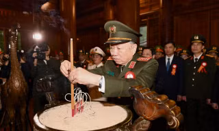 Đại tướng Tô Lâm dâng hoa, dâng hương tưởng niệm Chủ tịch Hồ Chí Minh