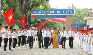 Ủy viên Bộ Chính trị Nguyễn Xuân Thắng dự khai giảng tại Trường THPT Lê Hồng Phong