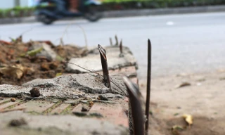 Nghệ An: Hãi hùng dãy chông sắt nhọn hoắt trên vỉa hè quốc lộ