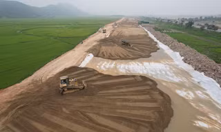 Ngày đêm thi công, đẩy tiến độ cao tốc Bắc - Nam đoạn qua Nghệ An