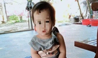 Xót xa bé gái 1 tuổi bị bỏ rơi bên đường kèm lời nhắn nhờ nuôi hộ