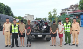 Bắt nhóm ‘quái xế’ có hành vi khiếm nhã các cô gái đi đường