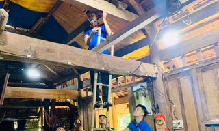 Đèn năng lượng mặt trời tri ân gia đình chính sách có công với cách mạng