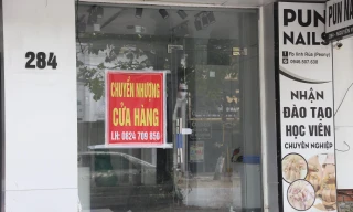 Vắng khách, hàng loạt ki-ốt ở TP Vinh đóng cửa, treo biển chuyển nhượng 