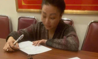 Người phụ nữ khỏa thân rơi khỏi ô tô nói do 'say quá nên tự lột đồ'