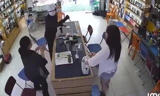 Nghi phạm cầm vật giống súng cướp cửa hàng điện thoại đã sa lưới