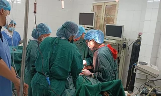 Kịp thời cứu sống mẹ con sản phụ bị vỡ tử cung nguy kịch