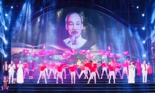 Chương trình nghệ thuật đặc biệt 'Từ Làng Sen đến Thành phố Hồ Chí Minh'