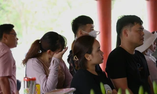 Hàng vạn du khách về Truông Bồn, nghẹn ngào nghe kể chuyện của 13 liệt sĩ 