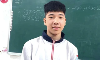 Nam sinh lớp 10 trả lại 400 triệu đồng cho người chuyển khoản nhầm