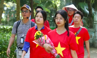 Hàng vạn du khách về thăm quê Bác dịp sinh nhật lần thứ 135 của Người