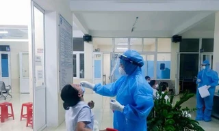 Lấy mẫu xét nghiệm ở Nghệ An