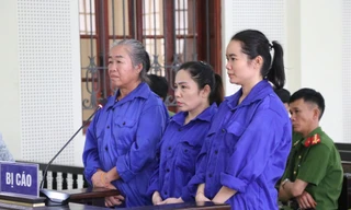 Mẹ và con gái cùng vào tù vì buôn ma túy