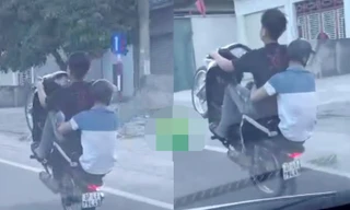 Nam thanh niên đi xe máy bốc đầu trên quốc lộ 1A