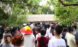 Hàng vạn người về quê Bác trong ngày giải phóng miền Nam, thống nhất đất nước