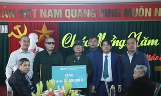  Ngân hàng BIDV và Báo Tiền Phong tặng quà Tết cho các thương, bệnh binh nặng ở Nghệ An
