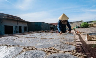'Bánh đa xúc hến Đô Lương thơm lừng...'