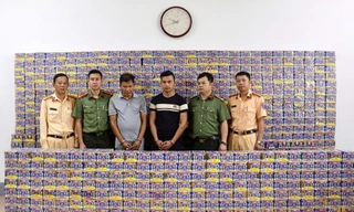 Bắt hai đối tượng buôn 1,5 tấn pháo 