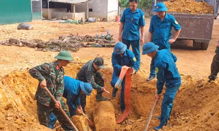 Phát hiện quả bom 350 kg còn nguyên kíp nổ khi cải tạo vườn