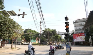 Nhiều đèn tín hiệu ‘nhảy loạn’, người đi đường lo bị phạt nguội