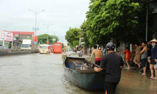 Dùng thuyền di chuyển trên... quốc lộ 1A đoạn qua Nghệ An