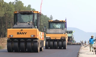 Bộ trưởng Giao thông kiểm tra cao tốc Diễn Châu - Bãi Vọt trước hạn chót 