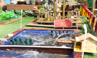 Ấn tượng những cổng trại gắn với sản phẩm làng nghề qua bàn tay tài hoa của nghệ nhân