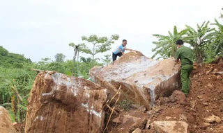 Bắt 4 nhóm khai thác trái phép hơn 1 nghìn tấn đá ở Nghệ An